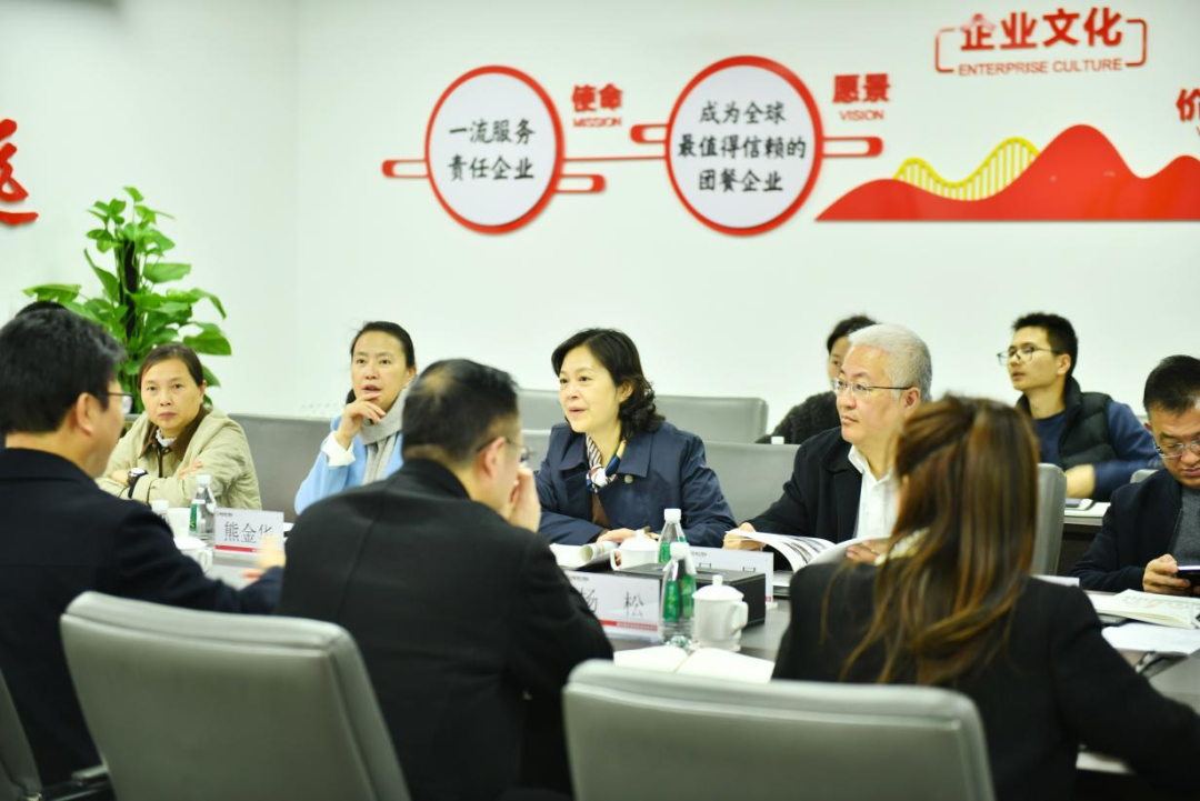 四川省商务厅副厅长尹奇志一行莅临28圈餐饮集团调研指导