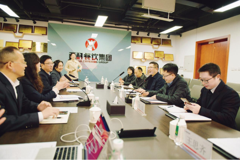 共筑协同育人平台，，，，，开启校企相助新篇：西南科技大学经济治理学院副院长郭四代一行到28圈餐饮集团交流座谈