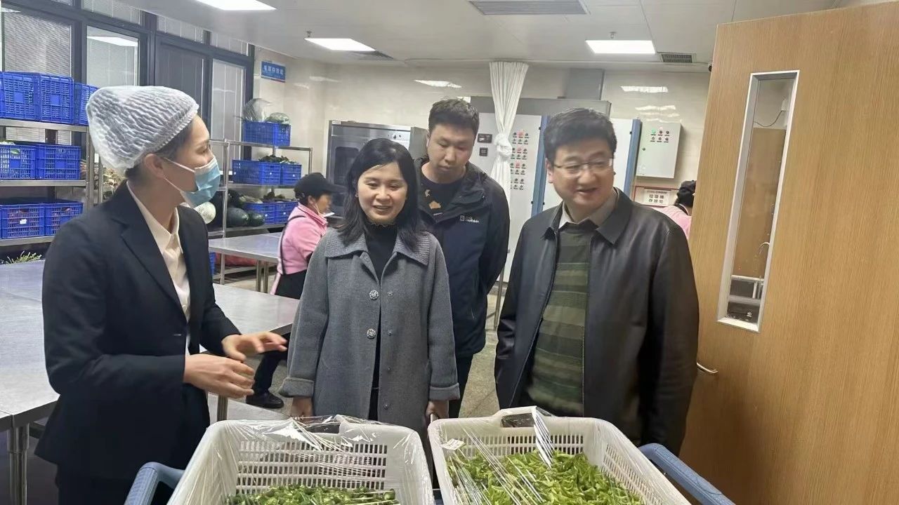 重庆儿童医院食物清静强化行动：副院长陈大鹏带队检查，，，，，确保饮食清静